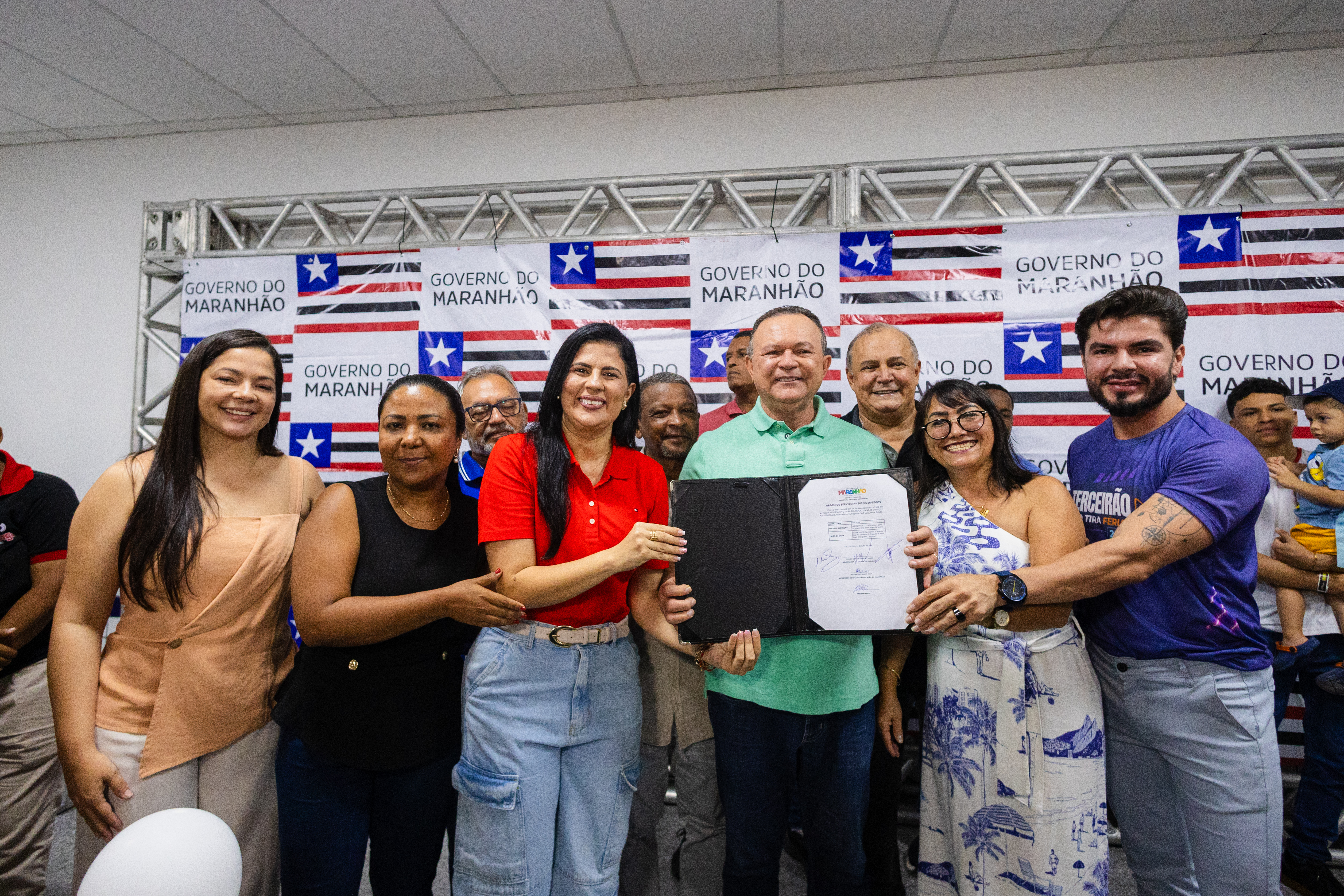 Assinatura da Ordem de Serviço para reforma da quadra poliesportiva.